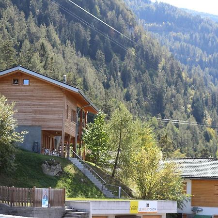 Bed and Breakfast Chalet Tzarbonire Chalais Екстер'єр фото