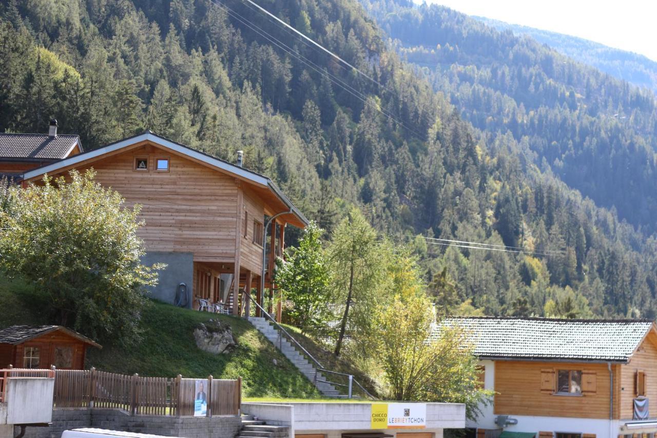 Bed and Breakfast Chalet Tzarbonire Chalais Екстер'єр фото