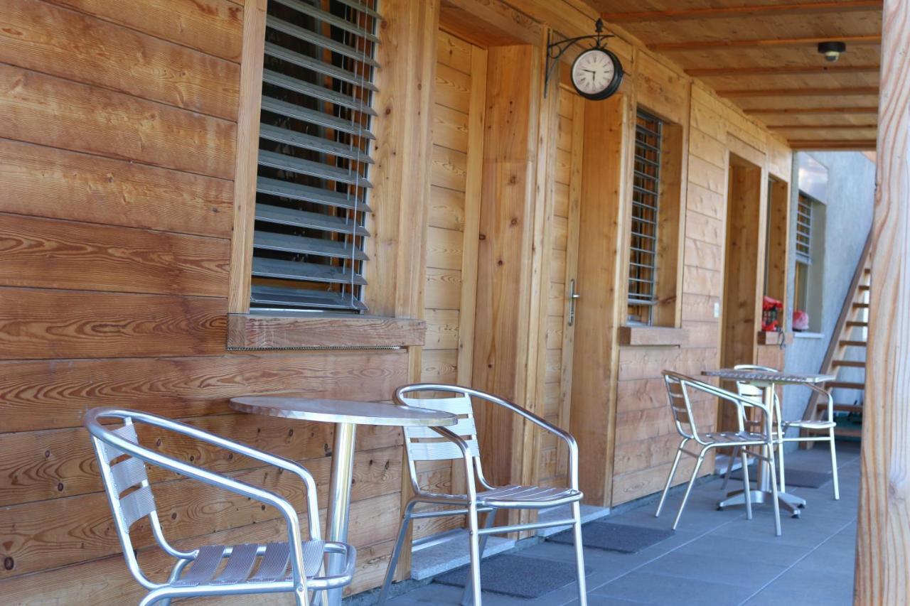 Bed and Breakfast Chalet Tzarbonire Chalais Екстер'єр фото