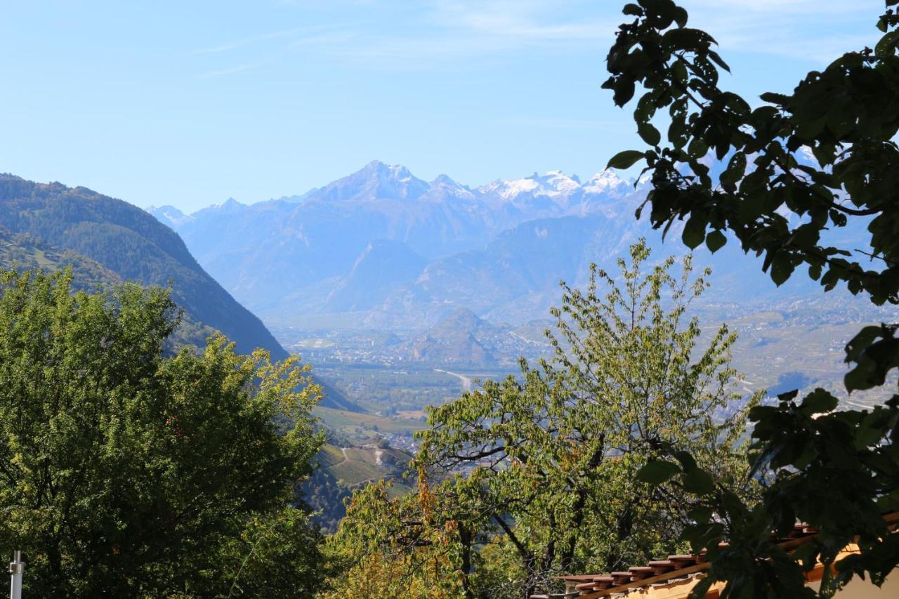 Bed and Breakfast Chalet Tzarbonire Chalais Екстер'єр фото