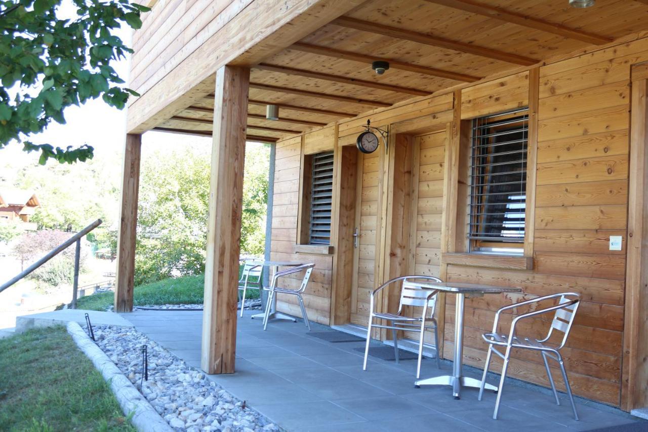 Bed and Breakfast Chalet Tzarbonire Chalais Екстер'єр фото
