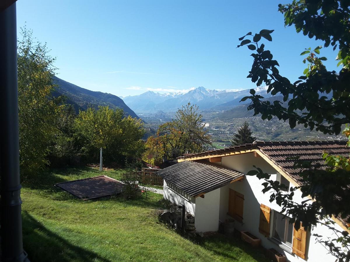 Bed and Breakfast Chalet Tzarbonire Chalais Екстер'єр фото
